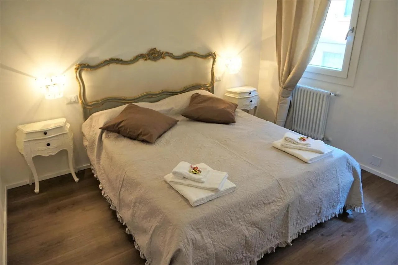 Sara S Luxury Home Five Minutes From Piazza San Marco Venedig